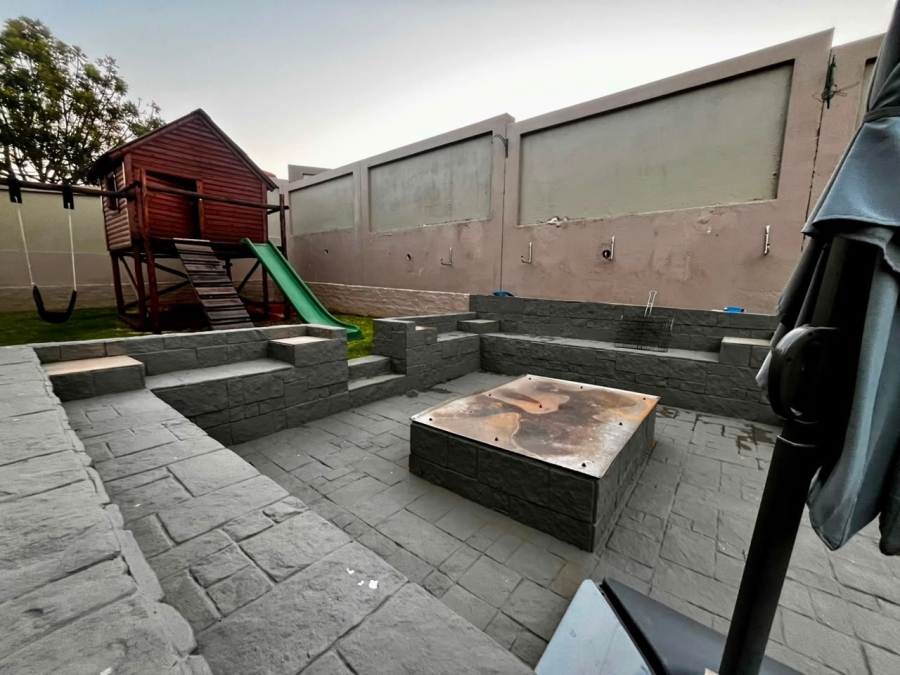 4 Bedroom Property for Sale in Boschdal North West